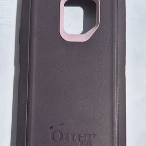 OtterBox Purple w light purple/pink trim Protective Phone Case for Samsung S9
